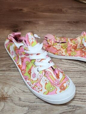 Sole Mates Womens Vibrant Pink Orange Green Floral Canvas Retro Sneakers Lace Up